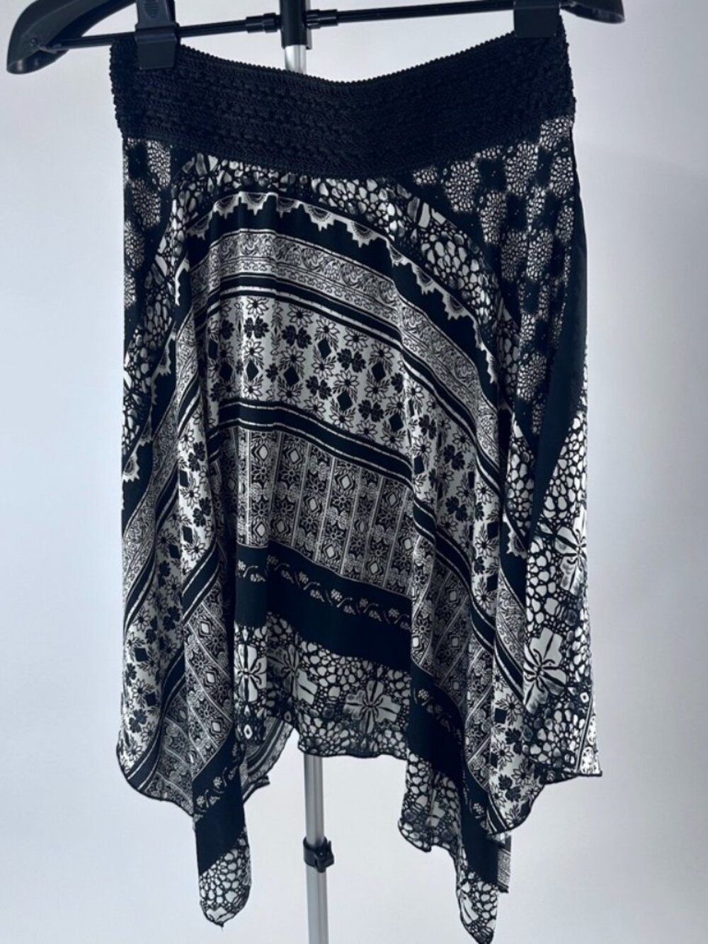 Lapis Black White Boho Skirt Size L Asymmetrical Hem Elastic Waist
